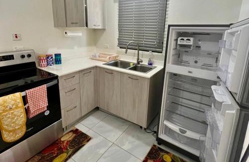 Discovery Bay Apartment | VaeTropicalParadise Free Beach & Pool Access