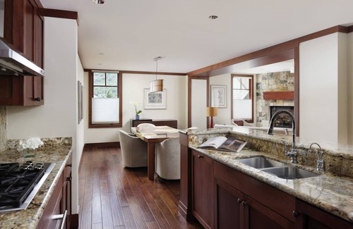 Vail Condo | Vail Four Seasons - One Bedroom Luxury Residence - walk to Gondola One