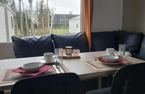 Jabbeke Ski Chalet | Vakantiepark Klein Strand - Cottage 4p
