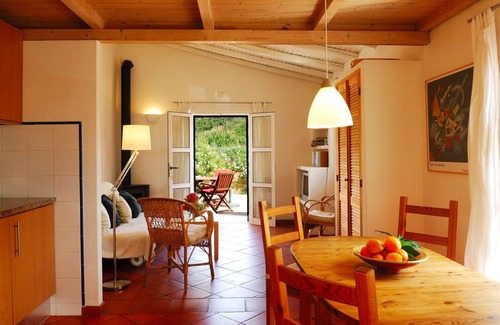 Abris House | Vale do Guizo Casa Nascente, comfortable countryside home, close to the sea