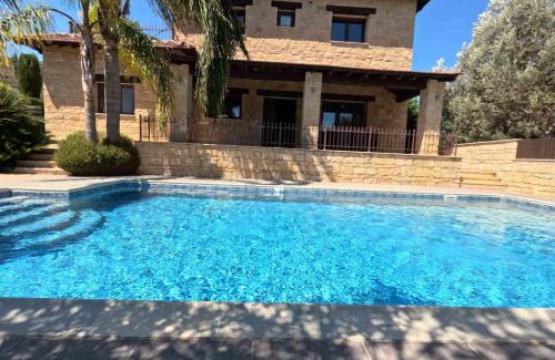 Miliou Villa | Valencia Grove Villa