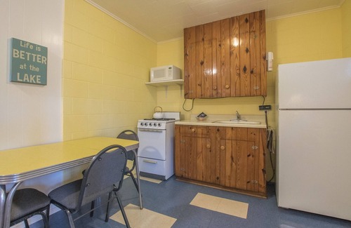 Kingsland Cabin | Valentine Lakeside Pet-friendly Cabin 5