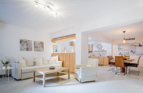 Xirokastello Apartment | Valeroso Apartment sea view 3 minutes from the beach