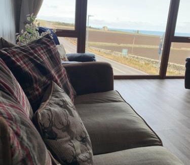 Keiss House | Valhalla Brae, 3 Bed House on NC500 with Beautiful Castle and Sea Views