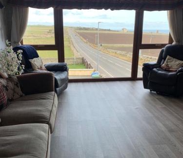 Keiss House | Valhalla Brae, 3 Bed House on NC500 with Beautiful Castle and Sea Views