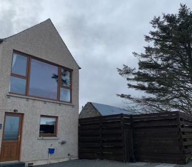 Keiss House | Valhalla Brae, 3 Bed House on NC500 with Beautiful Castle and Sea Views