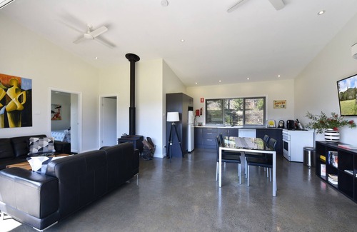 Cessnock City Council Villa | Valle Laguna - Modern Self Contained Villa set on 200acre farm