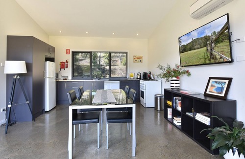 Cessnock City Council Villa | Valle Laguna - Modern Self Contained Villa set on 200acre farm