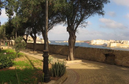 Floriana Apartment | Valletta is 7 min walk away apartment