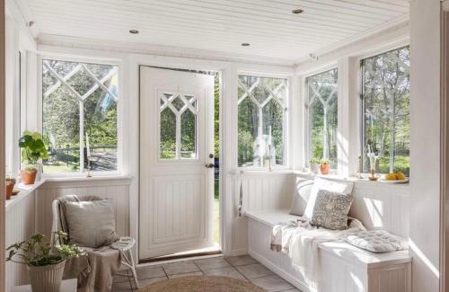 Lerdala Villa | Vallevägen Country Retreat - Private Pond, Fireplace & Nature