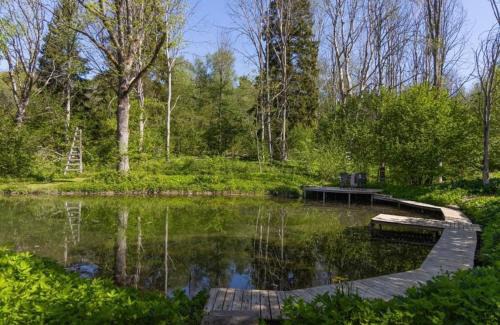 Lerdala Villa | Vallevägen Country Retreat - Private Pond, Fireplace & Nature