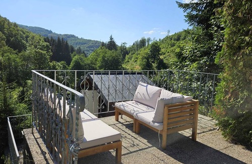 Bestwig Apartment | Valley chalet with sauna and mountain views