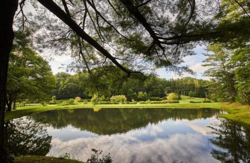 Vilas House | Valley Farmhouse Retreat