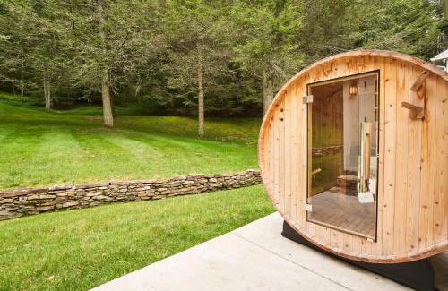 Vilas House | Valley Farmhouse Retreat