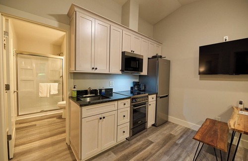 Cuyahoga Falls Cabin | Valley Overlook - Cozy 2BR Cabin near Blossom Music Center -nPeninsula, Ohio