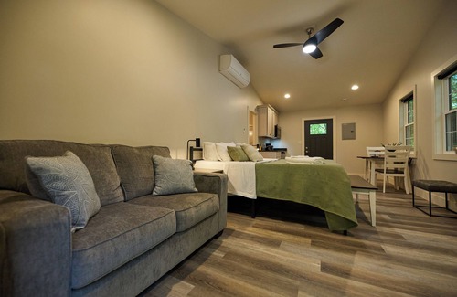 Cuyahoga Falls Cabin | Valley Overlook - Cozy Cabin near Blossom Music Center, 1BR - Peninsula, Ohion