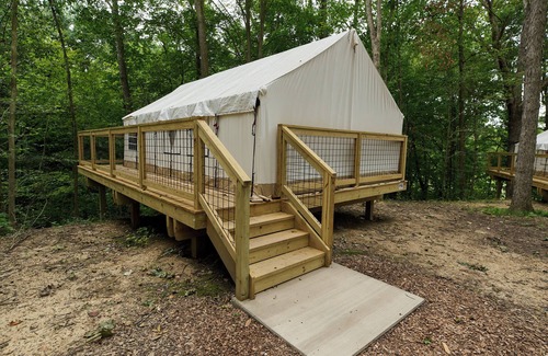 Cuyahoga Falls RV Rental | Valley Overlook, Peninsula, Ohio - Glamping Tent P7