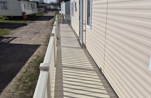 Dymchurch Apartment | Valley side - 3 bedrooms sleeps 8