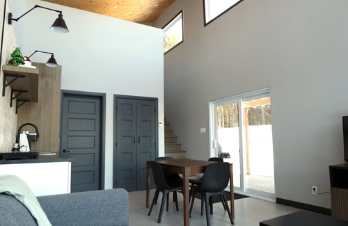 Saint-Raymond Ski Chalet | Valley view bras du Nord #spas #outdoor fireplace#nature#Mountain bike