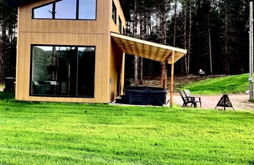 Saint-Raymond Ski Chalet | Valley view north arm#spas#outdoor fireplace#nature#guaranteed fun