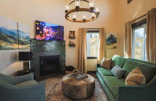 Timberline House | Valley View Resort Cabin #1, 1-Bed, Modern-Luxury with Hot Tub in Canaan Valley, WV