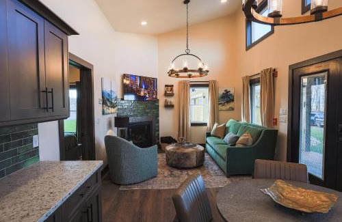 Timberline House | Valley View Resort Cabin #1, 1-Bed, Modern-Luxury with Hot Tub in Canaan Valley, WV
