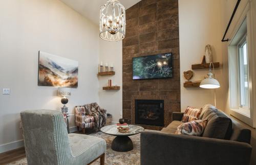 Timberline House | Valley View Resort Cabin 16, 1-Bed, Modern-Luxury with Hot Tub in Canaan Valley, WV
