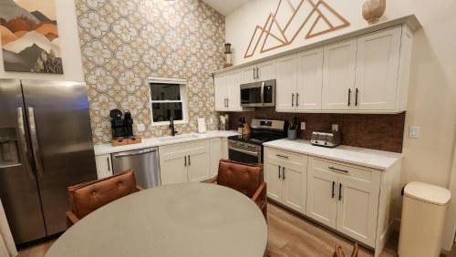 Timberline House | Valley View Resort Cabin 16, 1-Bed, Modern-Luxury with Hot Tub in Canaan Valley, WV