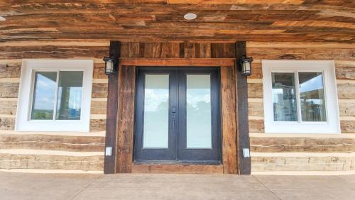 Timberline House | Valley View Resort Cabin #5, 2-Bed, Modern-Luxury with Hot Tub in Canaan Valley, WV