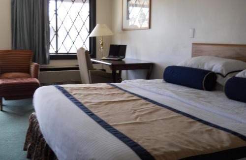 Oak Creek Hotel | Value Inn Motel - Milwaukee Airport South