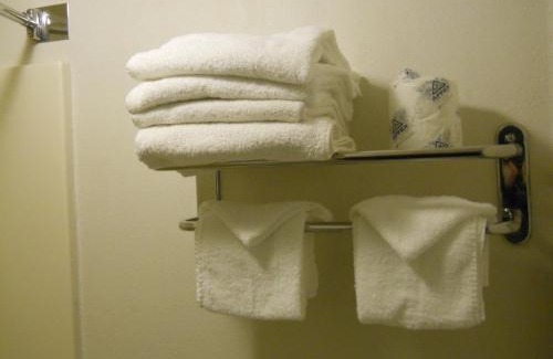 Oak Creek Hotel | Value Inn Motel - Milwaukee Airport South