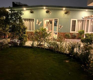 B4 Block Bed & Breakfast | Vandana's Bed and breakfast