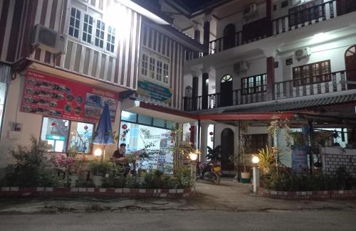 Vang Vieng House | Vang Vieng Queen's- Mountain view Hotel