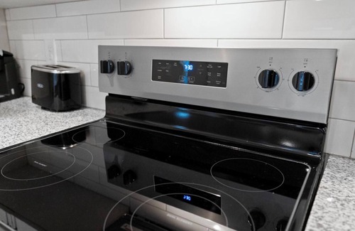 Newberry Apartment | Vanguard 2BD 12 - Two Bedroom Apartment, Sleeps 4
