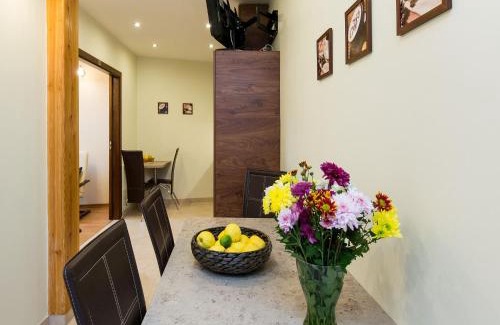 Wesoła Zachod Apartment | Vanilla 1, 2bdr 2bth 5min to Main Square