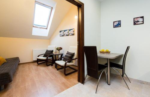 Wesoła Zachod Apartment | Vanilla 1, 2bdr 2bth 5min to Main Square