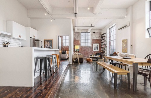 Fitzroy Condo | VAQUAY Rose & Vine In Fitzroy