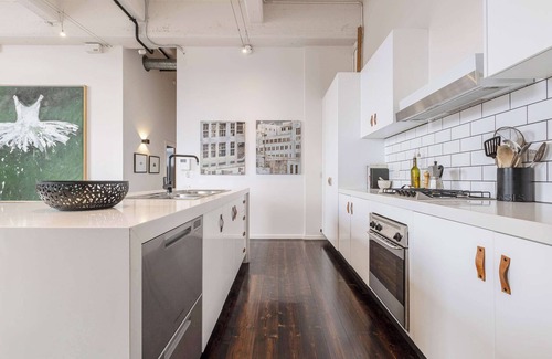 Fitzroy Condo | VAQUAY Rose & Vine In Fitzroy