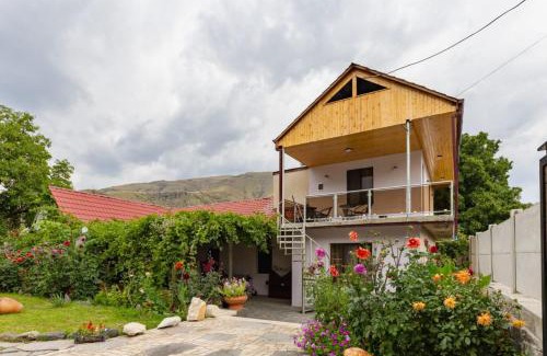 T'ba House | Vardzia Guesthouse Tmogvi