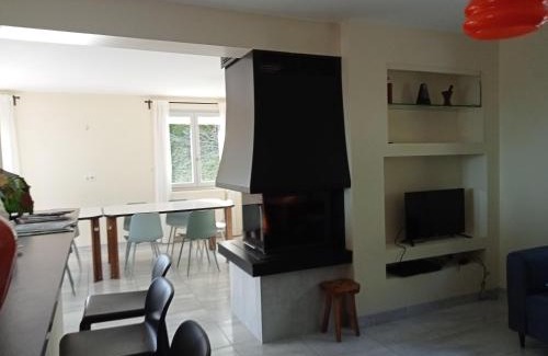 Hautecour Villa | Vaste villa en position dominante superbe vue lacs