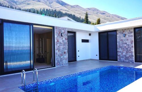 Shkoder Villa | Vatër by lake