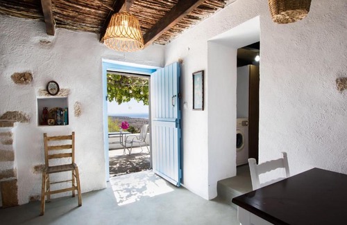 Menetai House | Vatha Traditional Cottage with a view