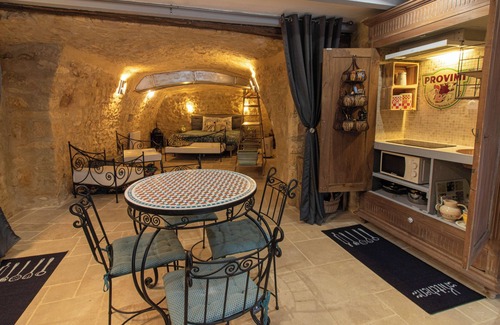 Montfort House | Vaulted ceiling at the foot of Château de Montfort Cool in summer and cosy in winter!