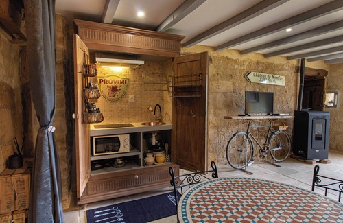 Montfort House | Vaulted ceiling at the foot of Château de Montfort Cool in summer and cosy in winter!