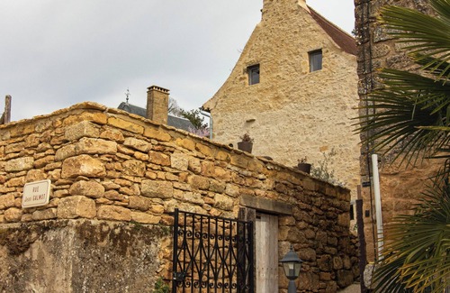Montfort House | Vaulted ceiling at the foot of Château de Montfort Cool in summer and cosy in winter!