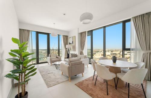 Al Safa Apartment | VayK - Stylish Canal-Front 2BR with Maid`s Room