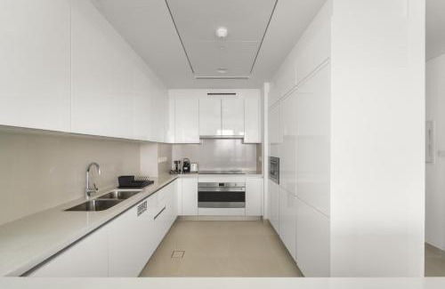 Al Safa Apartment | VayK - Stylish Canal-Front 2BR with Maid`s Room