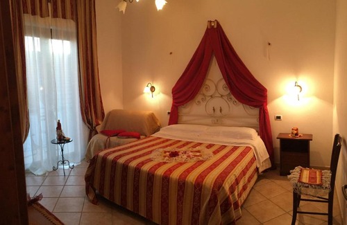 San Lazzaro House | Vecchio West