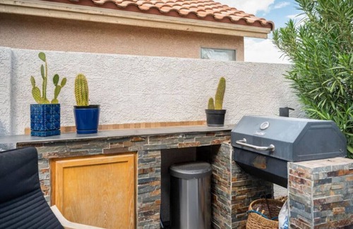 Las Vegas House | Vegas Designer Private Pool Oasis, King Suite, BBQ