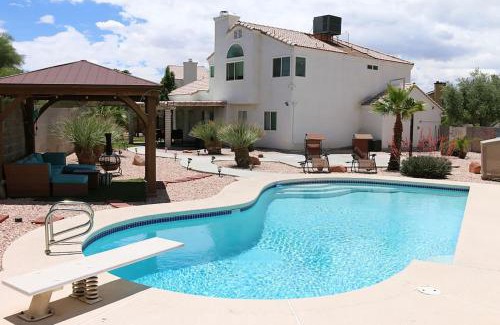 Las Vegas House | Vegas Getaway, Pool, Basket Ball, Games, Cook